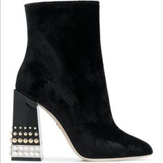 Jackie Ankle Velvet Boots Booties Block Heel Black Size 39 New Dolce And Gabbana Live & Breathe Italian Spirit - Reflected Within Their Sicilian Seductiveness. These Jackie Ankle Boots Are A Bold Standout For Your Wardrobe W/ Their Sculpted High Heel W/ Jewel & Stud Embellishments. Crafted From Luxury Black Italian Velvet & Leather, These Jackie Boots Also Feature A Square Toe, A Side Zip Fastening, A Branded Insole And An Ankle Length. Made In Italy Velvet 100% Lining: Leather 100% Sole: Leathe Black Square Toe Boots, Studded Ankle Boots, Black High Heel Boots, Velvet Boots, Black Block Heels, Square Toe Boots, Studded Boots, Black Ankle Booties, High Heel Boots Ankle