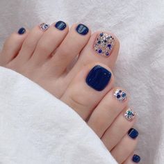 Fall Toe Designs, Pedicure Azul, Unusual Nail Designs, Business Competition, Fall Toe Nails, Cartoons Movies, Booming Business, Pedicure Nail Designs