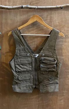 Cargo Vest Outfit, Reconstructed Clothing, Reworked Clothes, Cargo Vest, Diy Tops, Casual Skirt Outfits, Kawaii Fashion Outfits, Aesthetic Indie, Biker Style