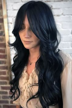 Blue Black Hair Color, Rambut Brunette, Blue Black Hair, Layered Haircuts With Bangs, Layered Hair With Bangs, Jet Black Hair, Black Hair Color, Long Layered Haircuts, Long Hair With Bangs