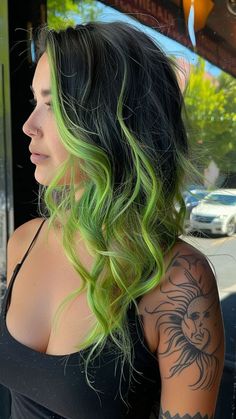 Hair Colour Ideas For Green Eyes, Colourful Money Piece Hair, Black Hair With Colored Money Piece, Ombre Hair With Money Piece, Coloured Money Piece Hair, Green Money Piece Hair, Green Money Piece, Green Hair Inspiration, Green Peekaboo Hair