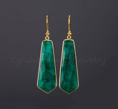 A pair of tie-shaped natural emerald stones set in a gold plated bezel:1. Stone : emerald (natural gemstone)2. Stone size: 42 x 15 mm in tie shape3. earring total length ~ 60 mm4. bezel material: gold plated5. earring hook: gold plated6. an optional custom jewelry card printed with your own message, if you are sending these as a gift.Earrings of other stones/in other colors are available. Please browse my other earring listings or send you inquiry. Elegant May Birthstone Long Drop Jewelry, Elegant Long Drop May Birthstone Jewelry, Green Long Drop Jewelry For Gift, Green Long Drop Earrings For Formal Occasions, Emerald Earring, Bible Verse Jewelry, Engraved Locket, Emerald Green Earrings, May Birthday