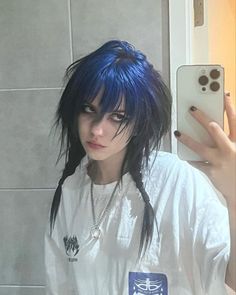 Top Of Hair Dyed, Blue Cybercore Clothes, Reverse Jellyfish Haircut, Spiky Hair Reference, Tomboy Side Tails Hair, Jellyfish Haircut Braids, Hairstyle Aesthetic Girl, Alt Black Hairstyles, Short Jellyfish Hair