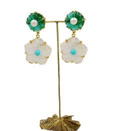 Carved Mother of Pearl & Chrome Green Flower Earrings, 22kt Gold Plated MOP Shell Bridal Earring, Pearls and Turquoise Bridesmaid Earrings Gemstone : Mother of Pearl Chrome Green Quartz Carved Flower, Shell Pearl & Turquoise Metal : 22kt gold plated brass Earrings Size: 55x28mm approx Stone Size: Mother of Pearl: 28mm approx Chrome Green Flower: 18mm approx Turquoise: 5mm approx Shell Pearl: 7mm approx Quantity: 1 Pair Click here to check more of our carved earrings:- https://www.etsy.co Earring Pearls, Green Flower Earrings, Pearl Chrome, Turquoise Bridesmaid, Chrome Green, Bridal Earring, Carnelian Jewelry, Carnelian Necklace, Earrings Gemstone