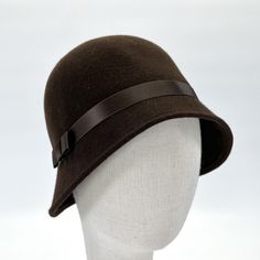 A bell-shaped felt hat for self-decoration. A classic model in 1920s style. Color dark brown Material 100% wool Head circumference 56 cm The hat already has a grosgrain ribbon on the inside. The satin ribbon can be easily removed. The small bow on the side is attached with a snap fastener, so it can be easily replaced. Or you can design a small set that also has a snap fastener, so you have different designs to change between. Blank Hats, Hat Base, 1920s Style, Small Bows, Snap Fasteners, 1920s Fashion, Felt Hat, Can Design, Head Circumference