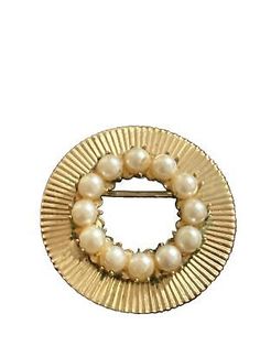 50s Jewelry, 1950s Jewelry, Antique Finds, Vintage Pearls, Vintage Watches, Antique Jewelry, Faux Pearl, Brooch Pin, Vintage Antiques