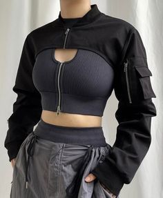 Goth Crop Top, Womens Cropped Jacket, Korean Fashion Black, Crop Top Jacket, Jacket Outfit Women, Fest Outfits, Outfits Streetwear, Style Punk, Cropped Tops