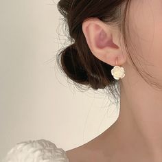 2023 New Elegant White Flower Pendant Dangle Earrings Korean Fashion Jewelry Party Girl's Sweet White Camellia, Perfect Gift For Girlfriend, Camellia Flower, Pink And White Flowers, Summer Earring, Trend Style, Pearl Hoop Earrings, Trendy Earrings, Women Party