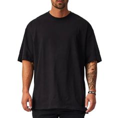 Camiseta Oversized Unissex Swag Algodão 30.1 Qualidade-Uma camiseta oversized é uma peça de roupa mais larga e solta, projetada para oferecer um estilo confortável e casual. Essa camiseta é disponível em tamanhos que variam do P ,M,G,GG,XG. Essa camise... Casual Design, Bodybuilder, Custom Logos, Custom Tshirts, Sleeve Styles, Cotton Tshirt, Casual Fashion, Loose Fitting