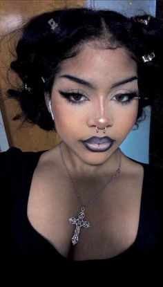 Goth Makeup On Black Women, Dark Makeup Looks Gothic, Unapproachable Makeup Black Women, Black Goth Women, Emo Aesthetic Makeup, Dark Makeup Looks Black Women, Pretty Goth Makeup, Vampire Makeup Aesthetic, Grunge Makeup Black Women