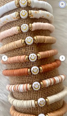 Braclet Perle Plate, Pretty Braclet Ideas, Cute Bracelet Ideas With Clay Beads, Clay Beads Inspiration, Cute Heishi Bracelets Ideas, Cute Diy Bracelet Ideas, Small Business Bracelets, Custom Bracelet Ideas, Cute Bracelet Ideas Diy