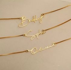 Personalized Gold/Rose Gold/Silver Name Necklace with Box.  Select your desired color and name/word that you would want to see on your nameplate.  No more than one name/word on each nameplate. Maximum 9 letters.  Please let us know if you any questions that you may have. ❤️ Necklace Chain Types, Letter Jewelry, Name Necklaces, Gold Name Necklace, Gold Choker Necklace, Custom Name Necklace, Chain Choker, Custom Necklace, Stainless Steel Necklace