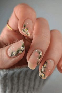 Wedding Floral Nails, Cute Hippie Nails, Fantasy Wedding Nails, Nude Nails With Flower Design, Wildflower Nail Art, Flower Tip Nails, Simple Floral Nail Art, Plant Nail Art, Botanical Nails