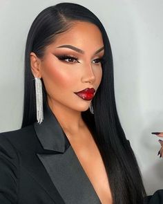 Red Lipstick Makeup Looks, Maquillage Yeux Cut Crease, Birthday Makeup Looks, Red Lips Makeup Look, Red Lipstick Makeup, Prom Eye Makeup, Red Lip Makeup, Brown Skin Makeup