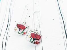 Red Poppies Earrings are colorful earrings inspired by the beautiful poppy flower. * size about 4.5cm top to bottom (1.8in); the rectangle frames only - 1.2cm (0.5in) * materials: sterling silver, fine silver, glass resins  * free worldwide shipping  * ready to ship With thick sterling silver wire I first made a square frame in which with fine silver wire I created a beautiful sunny picture with poppy flowers. The poppies have rich red-colored petals and gentle light green leaves and stems. Ther Artsy Red Earrings As A Gift, Rectangular Summer Earrings As Gift, Red Pressed Flowers Earrings For Gift, Sunny Pictures, Earrings Colorful, Poppy Flowers, Red Jewelry, Silver Glass, Red Earrings