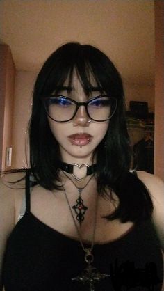 #latinabaddiepfp #latinastiktok #tiktok #grunge #goth #gothgirl #alt #altgirl #discordprofileideas #emo #jujutsukaisen #latina Emo Makeup With Glasses, Thick Goth Baddie, Emo Profile Pic, Make Up E Girl, Alt Glasses, Goth Latina Makeup, Grunge Person, Alt Latina, Soft Emo Makeup