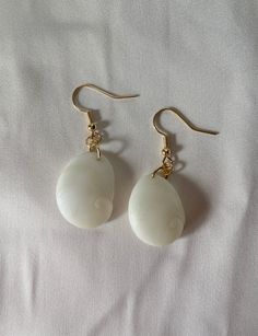 beautiful white snail shell earrings !! 🐚 found these on the shore of port saint joe beach !!  hypoallergenic silver earring hooks. clear rubber earring back. nickel-free & lead-free metal alloy. Purple Fairy Wings, Seashell Earrings, Beach Earrings, Snail Shell, Summer Earring, Wing Earrings, Shell Earrings, White Earrings, Earring Hooks