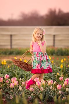 Tulip Family Photoshoot, Tulips Portrait, Tulip Pictures, Tulip Photoshoot, Texas Tulips, Tulip Photos, Mommy Photos, Tulip Farm, Tulip Field