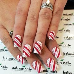 Christmas Nail Art Designs ★ See more: http://glaminati.com/christmas-nail-art-designs/ Botanic Nails, Pailin, Candy Cane Nails, Holiday Nail Designs, Easy Nails, Christmas Nail Art Designs, Holiday Nail Art