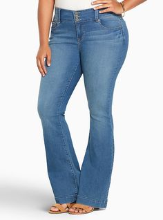 Torrid Three-Button Flared Jeans - Light Wash, EASTLAKE New Street Style, Active Outfits, Clothes Closet, Perfect Jeans, Jeans Light, Best Jeans, Plus Size Jeans, Flared Jeans, Plus Size Dress