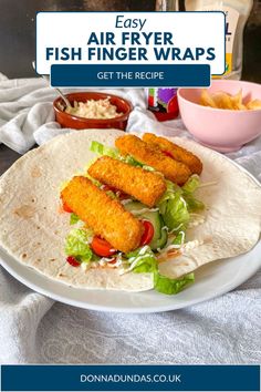 fish fingers on a wrap with salad and sweet chilli sauce. Air Fryer Lunch, Fish Fingers And Chips, Finger Wraps, Halloumi Pasta, Chicken And Halloumi, Air Fried Fish, Sweet Chilli Chicken, Delicious Family Dinners, Fish Fingers