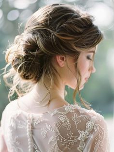 Elegant Updos for Shoulder-Length Hair: Top Trends for 2024 Fishtail Braid Updo, Half Up Bun, Elegant Updos, Wavy Hairstyles Medium, Top Knots, Hair To One Side, Twisted Updo, Bob Braids, Curly Updo