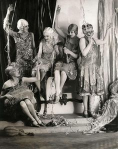 Party time 1928 Source: Geheugen van Nederland / Spaarnestad Photo p> 1920s Party Photos, 1920s Flapper Aesthetic, Flappers Aesthetic, Flapper Aesthetic, Charleston 1920s, 20s Aesthetic, 1920s Aesthetic, 20s Dress, Modern Millie