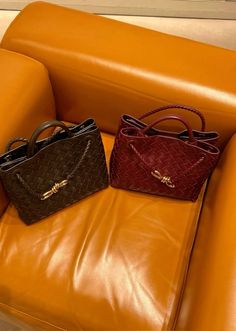 Maria Guardiola, Bottega Bags, Bottega Bag, Heels Aesthetic, Aesthetic Shoes, Bags Aesthetic, Jewelry Photography, Jewelry Inspo, Hermes Bag