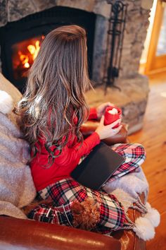 Ralph Lauren pajamas , I also love these // pom pom blanket // Adventure coffee mug Winnie's pajamas A... Teenager Style, Winter Christmas Outfits, Trendy Swimwear, Winter Mode, Christmas Outfits, Satin Pyjama Set, Teenager Outfits, Pajama Set Women