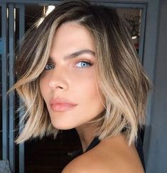 Short Brown Hair With Blonde Highlights, Natural Brown Hair, Blonde Balayage Highlights, Short Ombre Hair, Layered Short, Short Dark Hair, Short Brown Hair, Brown Hair With Blonde Highlights, Ombré Hair