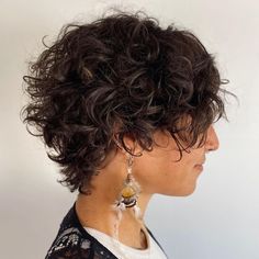 Short Curly Crochet Hair, Curly Hair Celebrities, Curly Hairstyles Short, Messy Blonde Hair, Curly Crop, Loose Curly Hair, Curly Pixie Hairstyles, Short Curly Pixie, Short Grunge Hair