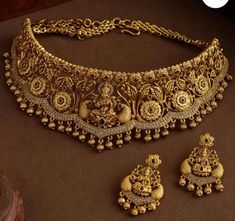 Chokar Design Jewelry In Gold, Gold Set Design, Antique Wedding Jewelry, Pretty Gold Necklaces, Latest Jewellery Designs, Dubai Gold Jewelry, Delicate Gold Jewelry, Neck Pieces Jewelry, Maggam Works