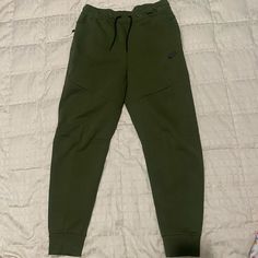 Men’s Nike Tech Fleece Joggers Size M Olive Green Color 66% Cotton 34% Polyester Brand New Nike Green Joggers With Pockets, Green Nike Joggers With Pockets, Nike Joggers Mens, Mens Nike Sweatpants, Nike Tech Fleece Joggers, Nike Grey Sweatpants, Nike Tech Fleece Pants, Tech Outfit, Grey Pants Men