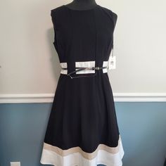 Black And White Sleeveless Belted Dress. Zip Back Closure. Size 6 Approx Measurements Length 38 P2p 17 Waist 15 Elegant Black Sleeveless Calvin Klein Dress, Orange Boho Dress, Calvin Klein White Dress, White Sheath Dress, Calvin Klein Black Dress, Green Shirt Dress, Ruched Maxi Dress, Black Striped Dress, Midi Shift Dress