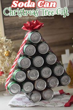 soda can Christmas tree Easy To Make Christmas Gifts, Can Christmas Tree, Make Christmas Gifts, Diy Soda, Christmas Tree Gift, Idea For Christmas, Christmas Tree With Gifts, Soda Pop, Tree Gift