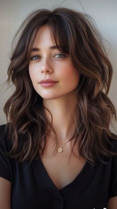 Layered Hair With Bangs, Bangs With Medium Hair, Wavy Haircuts, Midlength Haircuts, Chic Hairstyles, Shoulder Length Hair