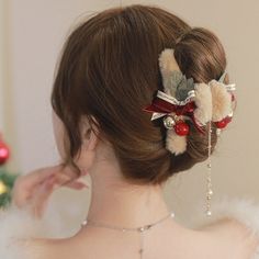 Furry Claw Clips | Christmas Claw Clip | Hair Claw Clips with Pearl Dangling Christmas Claw Clip, Winter Headwear, Christmas Hair Accessories, Hair Claw Clips, Claw Hair Clips, Hair Solutions, Christmas Things, Warm Christmas, Christmas Hair