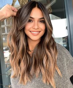 Brown Hair Blonde Balayage Highlights, Blonde Highlights On Hair Brunettes, Blonde Lights On Brown Hair, Brown Hair On Blonde Hair, Boliage Hair Brown Carmel, Ombre Hair 2023 Trends, Hairstyles Ombre Brown, Light Brown Hair 2023 Trends, September 2023 Hair