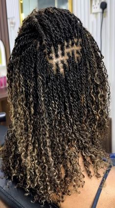 Microtwist Styles, Artificial Sister Locks, Mini Twists Natural Hair, Micro Twists, Braided Hairstyles For Teens, Curly Crochet Hair Styles, Goddess Braids Hairstyles, Quick Natural Hair Styles