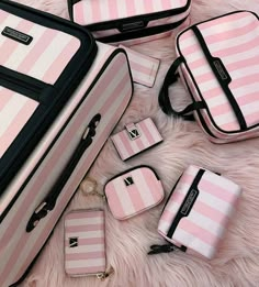 Vs Pink Travel Bag, Victoria Secret Suitcase Luggage Sets, Victoria Secret Travel Bag, Victoria Secret Accessories, Victoria’s Secret Bag, Vs Makeup Bag, Cute Luggage Aesthetic, Cute Suitcase Aesthetic, Victoria Secret Suitcase