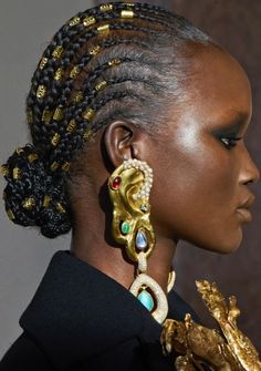 Valentine's Day Hairstyles Everyone Will Love - theFashionSpot Afropunk Hair, Holy Matrimony, Scrub Corpo, Funky Jewelry, Urban Street, Summer Hair, Hair Art