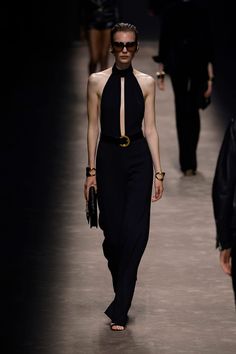 Tom Ford 2024, Spring Summer 2024 Runway, 2024 Fashion Week, Tom Ford Runway, Black Runway, Milan Fashion Week Runway, Ss 2024, Model Lifestyle, Woman Clothes