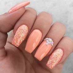 Girly peach glitter rhinestone nails. Are you looking for peach acrylic nails design? See our collection full of peach acrylic nails designs and get inspired! Peach Acrylic Nails, Fall Wedding Nails, Classy Nail Art, Nagellack Trends, Awesome Nails, Colored Acrylic Nails, Nail Art Wedding, Ballerina Nails