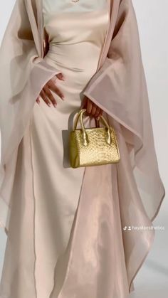 #fashion Eid Outfit Ideas, Modest Dresses Fashion, Stile Hijab, Eid Outfits, Mode Turban, Mode Abaya, Modest Dresses Casual, Elegant Dresses Classy, Modesty Fashion