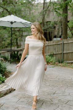 Beige Off The Shoulder Pleated Midi Boutique Trends, Sporty Girls, Pleated Midi Dress, Black Model, Dress Jewelry, Romper Dress, New Tops, Long Sweaters, Short Tops