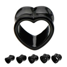 black heart shaped ring with four different sizes and shapes to choose from, including the middle one