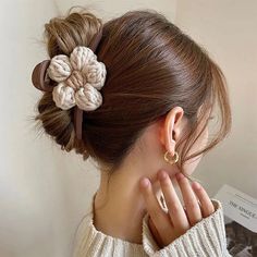 Adorn your hair with the elegance of blossoms using the Flower Crochet Hair Claw – a stylish accessory that effortlessly combines beauty and functionality for a captivating look! 🌸🌼 hair accessories - aesthetic style Woolen Flower, Hair Clamps, Knitted Flowers, Hair Accessories Clips, Feathered Hairstyles, Floral Hair, Flower Hair Clips, Hair Claws & Clips, Stylish Hair