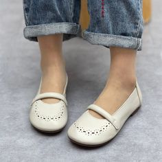 Gender: Women Item Type: Casual Shoes Main Material: Cow Leather Style: Casual, Classic, Retro Season: Spring, Summer, Autumn Heel Type: Flat Outsole Material: Rubber Heel Height: Low Heel (1-3 cm) Size Length cm inch 35 22.5 8.86 36 23 9.06 37 23.5 9.25 38 24 9.45 39 24.5 9.65 40 25 9.84 Beige Round Toe Flats Medium Width, Cream Leather Shoes With Flat Heel For Spring, Cream Round Toe Flats For Spring, Beige Medium Width Flats With Round Toe, Cream Closed Toe Leather Shoes For Spring, Cream Slip-on Flats With Round Toe, Cream Leather Shoes With Flat Heel, White Flats With Medium Width And Round Toe, Cream Round Toe Flats Medium Width