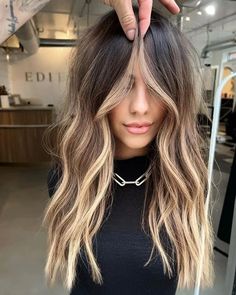 Dark Roots And Light Brown Hair, Lived In Ombre Hair, Brown Hair With Baylage Highlights, Money Piece Balayage Straight Hair, Brown Roots Blonde Hair Balayage, Dark Hair With Light Front Face Framing, Face Framing Balayage, Bold Balayage, Balayage For Brunettes