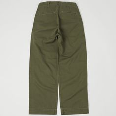 Inspired by the iconic M-41 chino worn by the U.S. Army during WWII, Full Count have released a trouser which really lives up to the brand’s reputation for authenticity and quality. The 1201 chino is a loose fitting trouser with a deep rise which allows for comfort and maximum breathability. Just like the 1941 version these chinos have a flat felled seam on both the inner and outer leg seams and slip watch pocket at the waistband. The 1201 from Full Count is a faithful reproduction of the M-41 w Army Surplus Store, Felled Seam, Flat Felled Seam, Watch Pocket, Army Surplus, Clothing Co, Military Fashion, Chinos Pants, Sage Green